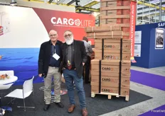 John kowarsky and Amnon Zamir presenting the Cargolite concept. Now also available in Ecuador